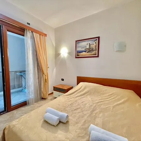 בודווה Sea View Apartments Rafailovici מראה חיצוני תמונה