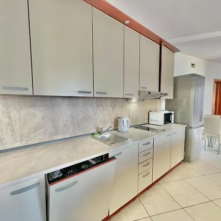 בודווה Sea View Apartments Rafailovici מראה חיצוני תמונה