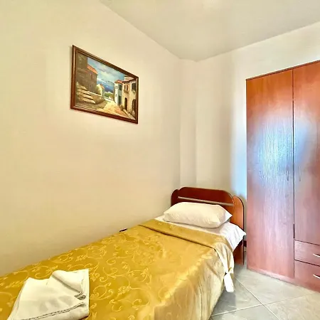 בודווה Sea View Apartments Rafailovici מראה חיצוני תמונה